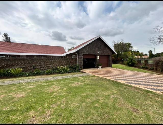 4 BEDROOM HOUSE FOR SALE IN SHARON PARK